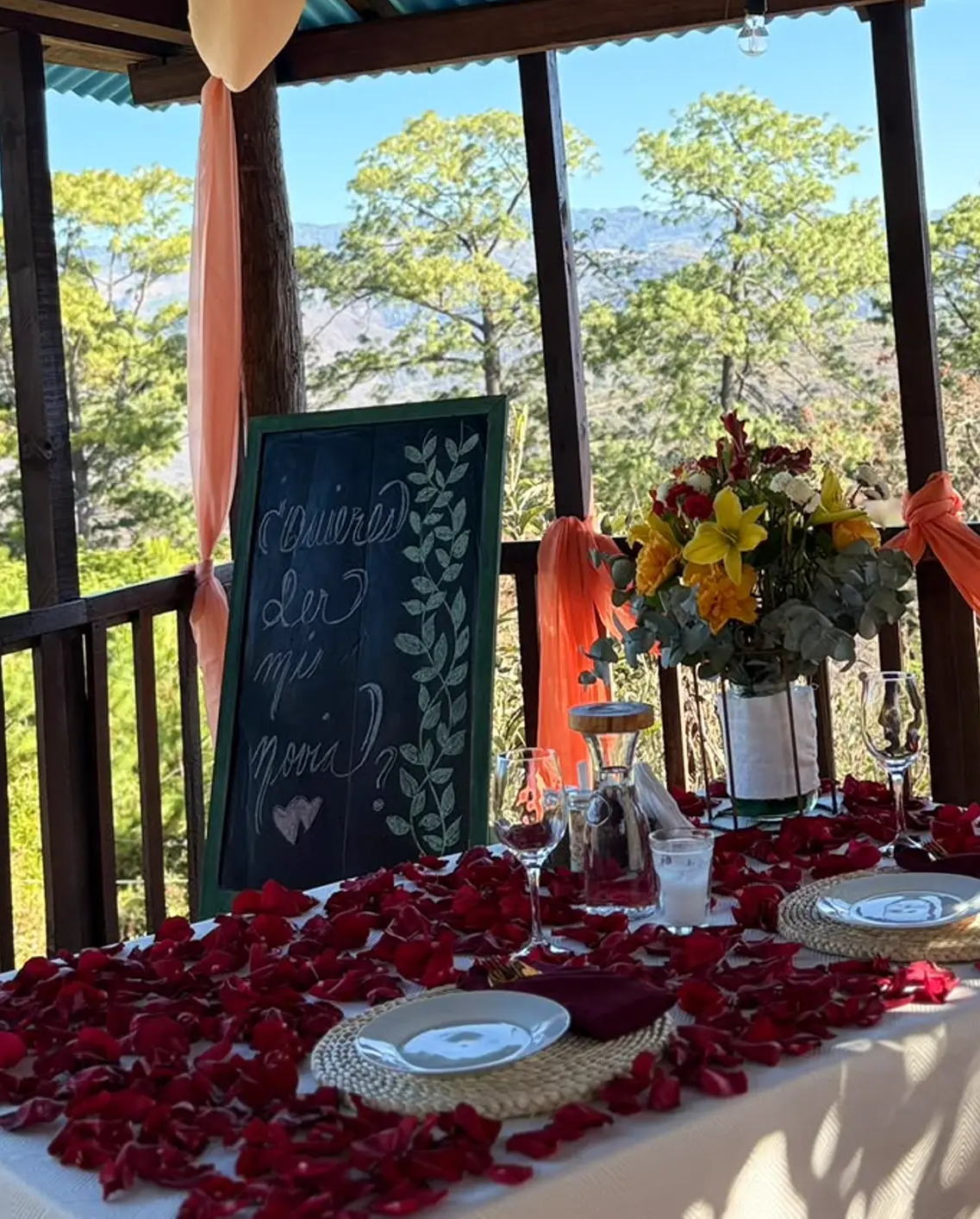 Mesa romántica y decoración especial para dos en Antigua Mágica