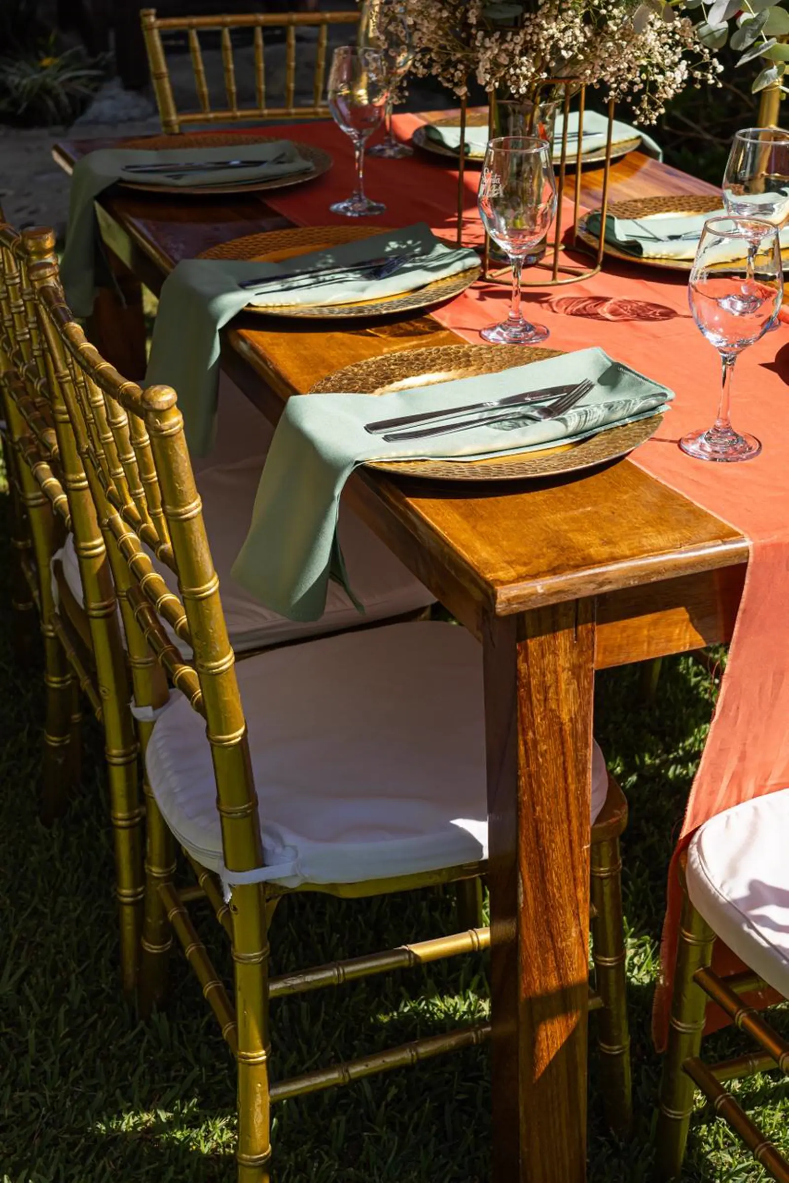 Montaje de evento en Antigua Mágica restaurante jardín cerca de Antigua Guatemala